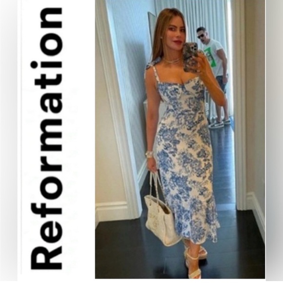 Reformation Dresses & Skirts - Reformation Nikita Blue and White Floral Midi Dress